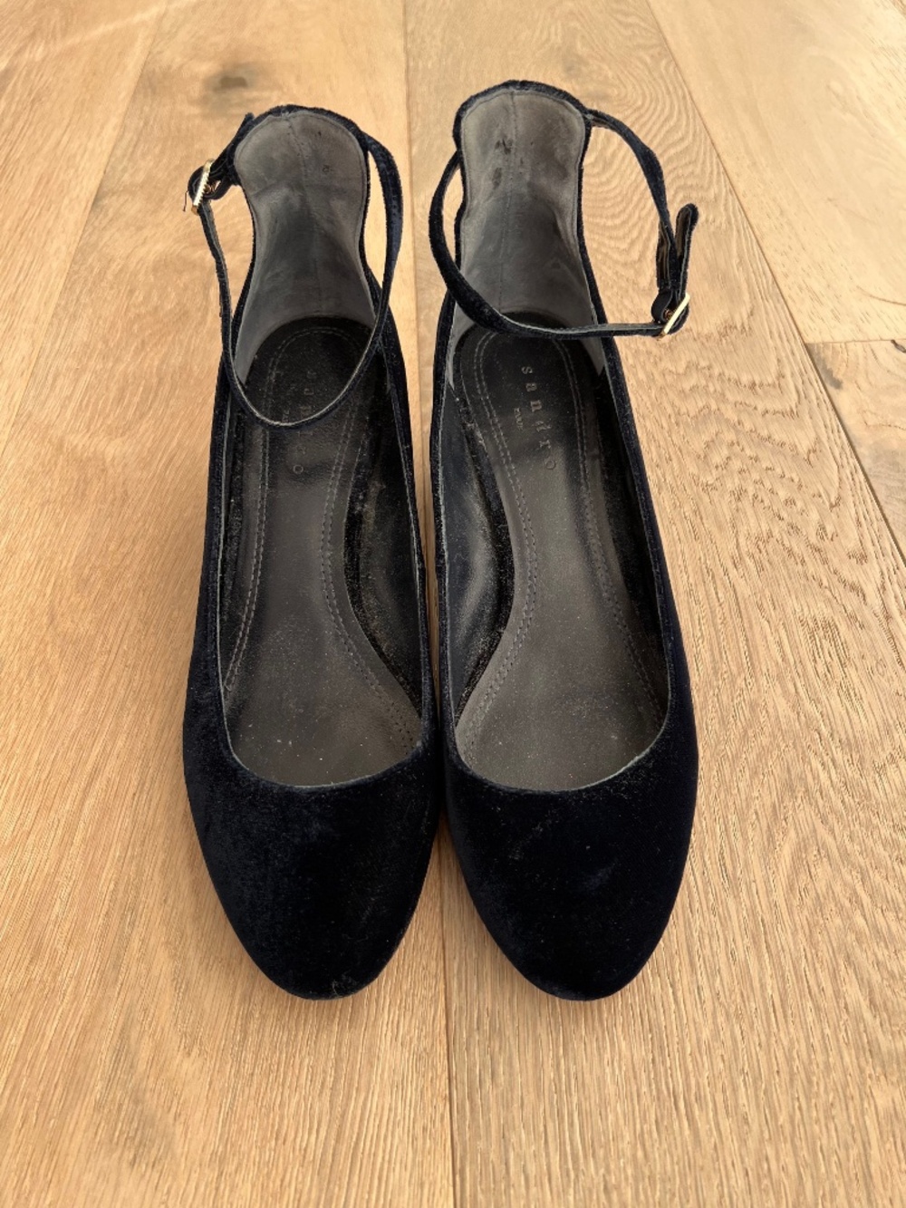 039 🇨🇦 Sandro Dark Blue Velvet Block Heels, Size 9